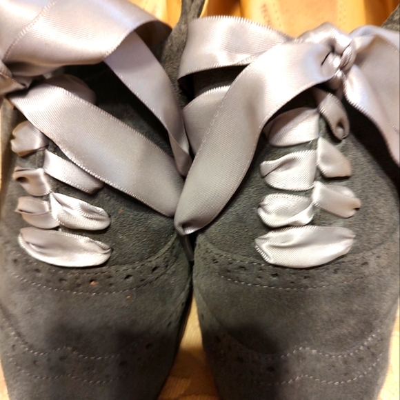🩶 Gorgeous Slate Grey Genuine Suede Spectator Wingtip Oxford Wedges - 7.5M - Picture 10 of 14
